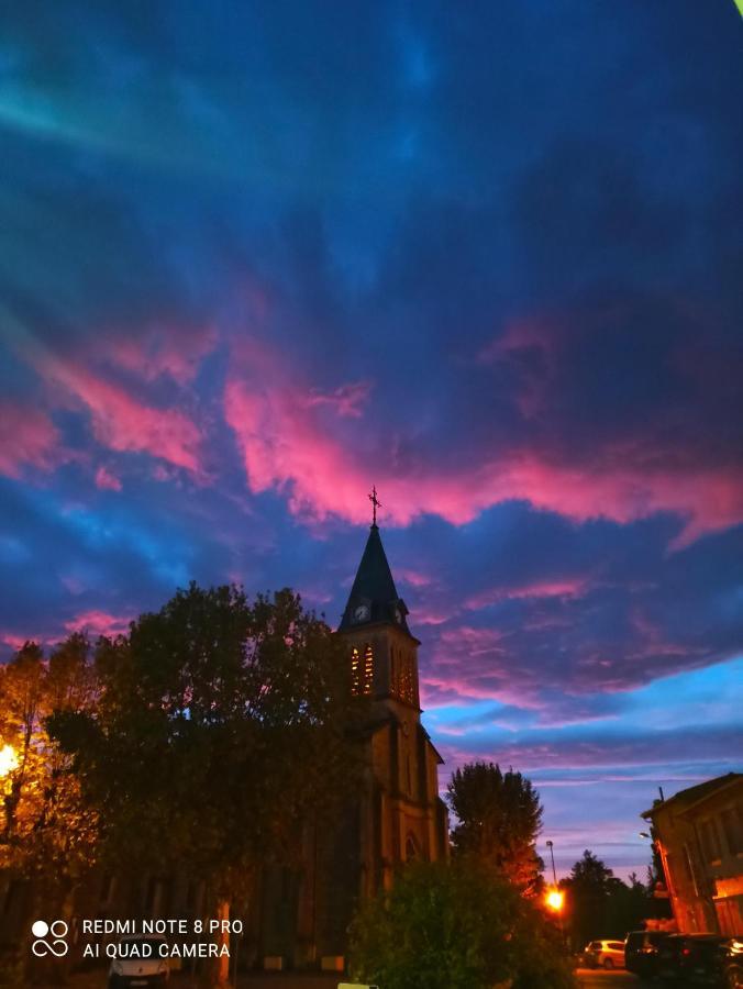 Hotel De La Place Loyettes Luaran gambar