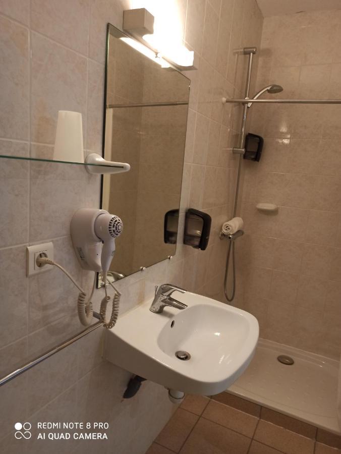 Hotel De La Place Loyettes Luaran gambar