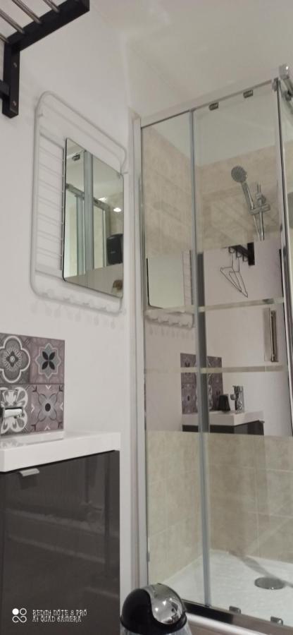 Hotel De La Place Loyettes Luaran gambar