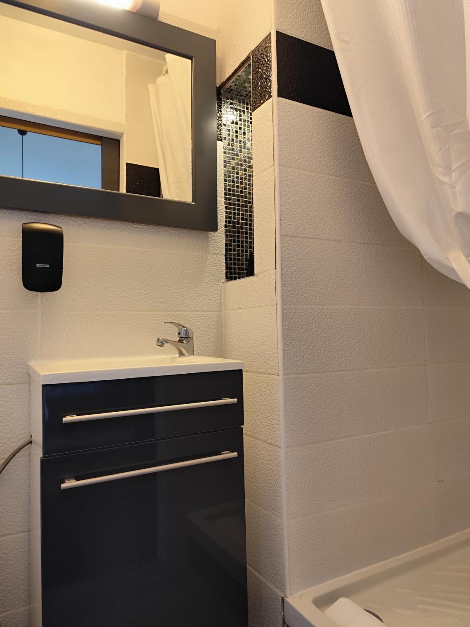 Hotel De La Place Loyettes Luaran gambar